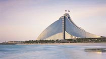 Jumeirah Beach Hotel er et av Vings nøye utvalgte hotell.