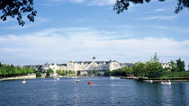 Disney´s Newport Bay Club® er et av Vings nøye utvalgte hotell.