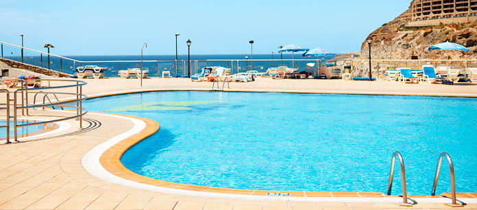 Tilbring ferien på et familiehotell.
