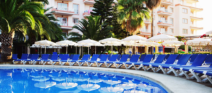 Tilbring ferien på et familiehotell.