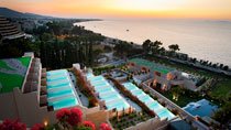 Amathus Elite Suites er et hotell for voksne.