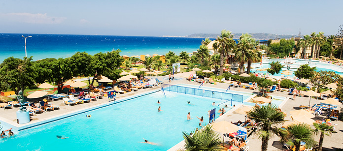 Tilbring ferien på et familiehotell.