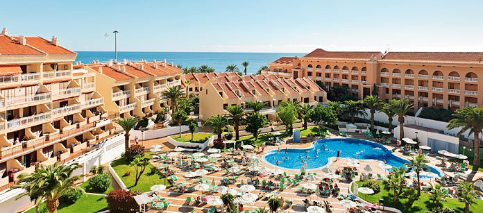 Tilbring ferien på et familiehotell.